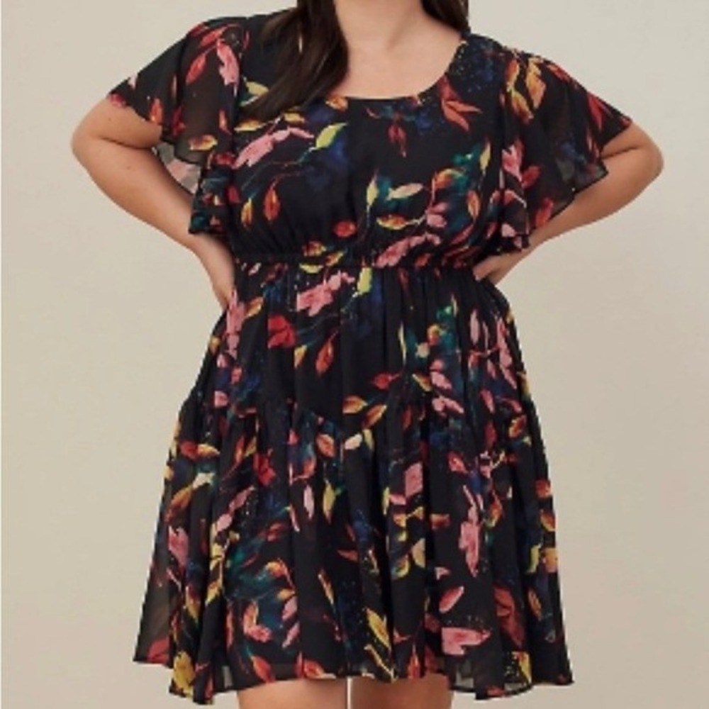 Torrid Womens Plus Size 4 Leaf Print Chiffon Flutter Sleeve Tiered Mini Dress - Picture 2 of 10